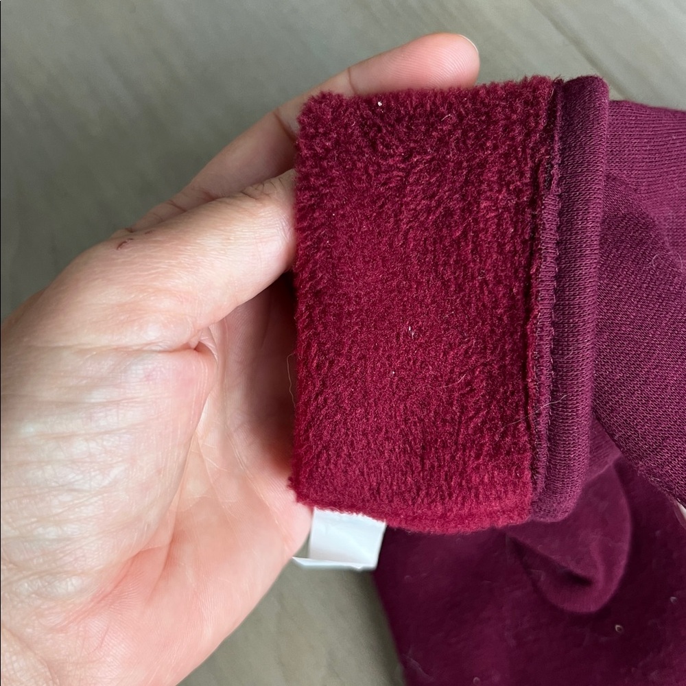 Cozy soft wine colored gloves maroon - Picture 3 of 4